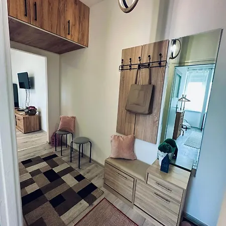 Robin Apartment Pecs